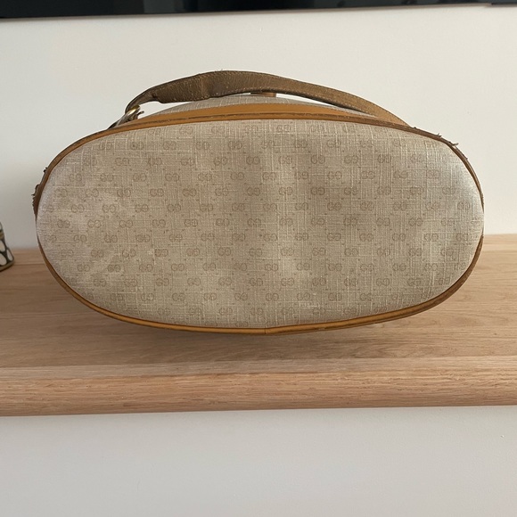 Authentic Gucci Vintage White Monogram Canvas Drawstring Bucket Bag - Picture 13 of 16